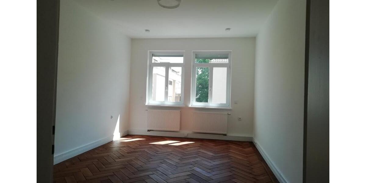 schön renovierte 3 ZKB Altbauwohnung 3 zimmer