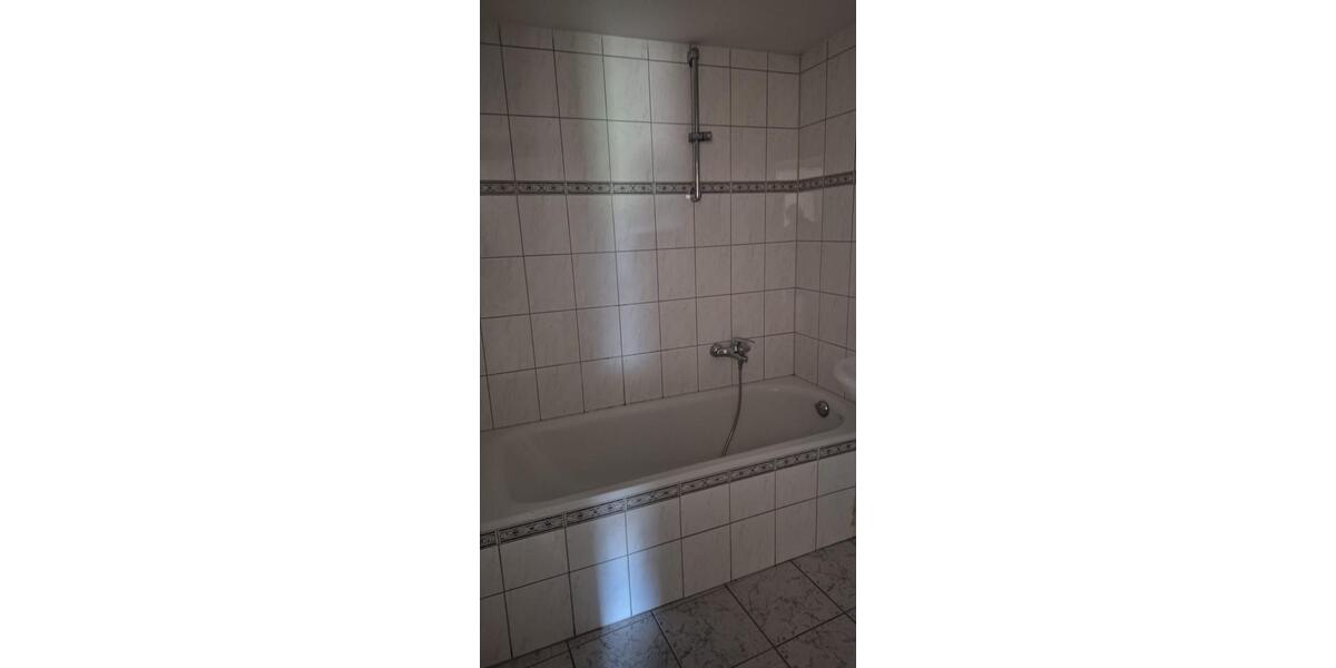 Etagenwohnung Saarbrücken West - 4 Zimmer, 90 m&sup2;, 650&euro; | Angebot:26490009