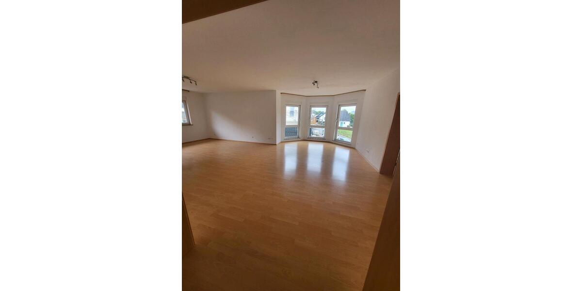 Helle und Schöne Wohnung inkl.Einbauküche und 2xBalkonen 3 zimmer