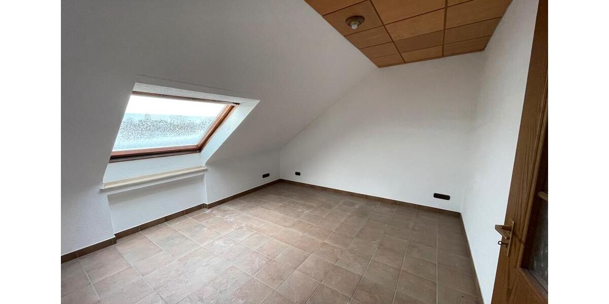 Helle Dachgeschosswohnung zu vermieten | 2 Zimmer | 70qm 2 zimmer