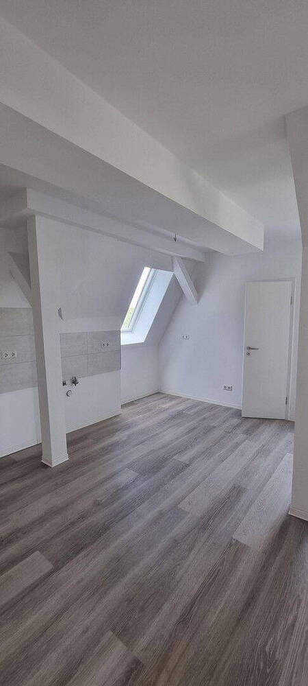 Schöne, helle 4-Zimmer-Wohnung mit Balkon in Magdeburg - 122 m²