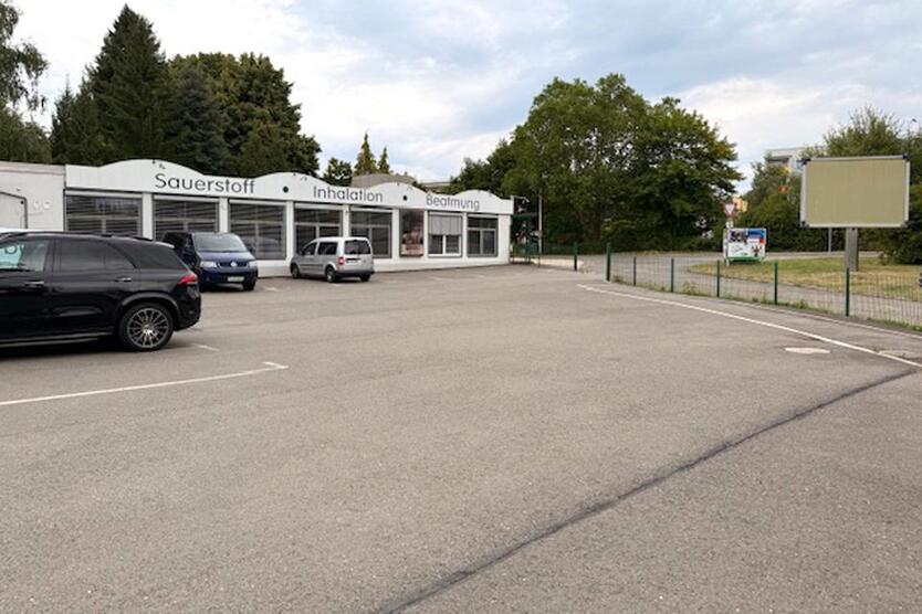 737 m² Büro, Praxis und Lagerhalle sowie zahlreiche Stellplätze in zentraler Lage von Gera zur Miete