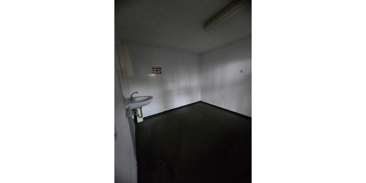 !!BIS ZU 3 MONATEN MIETFREI!! Großzügige Halle mit Büro und Parkplätzen in Duisburg! zimmer