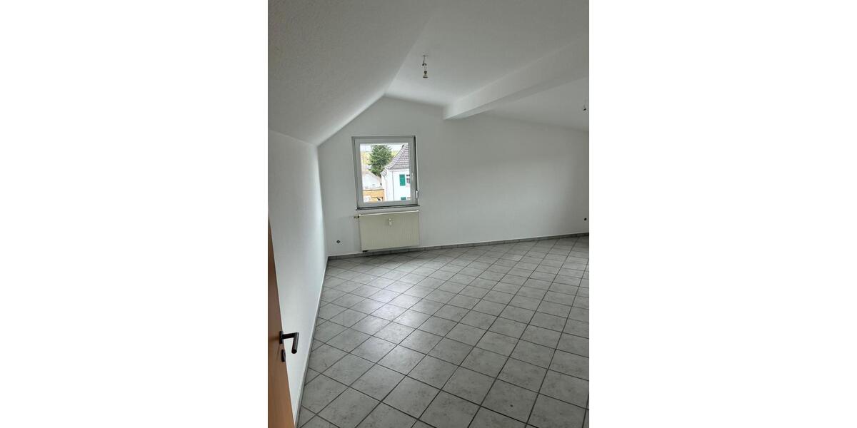 Dachgeschoßwohnung Gießen Allendorf - 4 Zimmer, 110 m&sup2;, 950&euro; | Angebot:26614053
