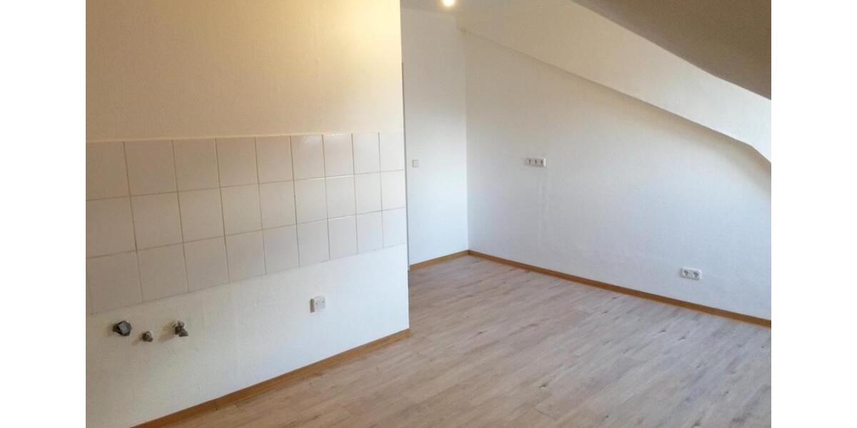 Dachgeschoßwohnung Saarbrücken - 3 Zimmer, 70 m&sup2;, 560&euro; | Angebot:25148200