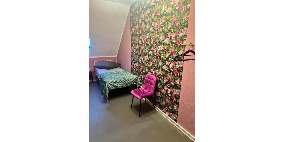 Dachgeschoßwohnung Frankfurt am Main Innenstadt 1 - 5 Zimmer, 140 m&sup2;, 2.200&euro; | Angebot:26264072