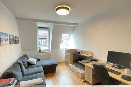 Nürnberg-Johannis: Moderne 2-Zimmer-DG-Wohnung mit EBK in schönem Jugendstilgebäude zur Miete 2 zimmer