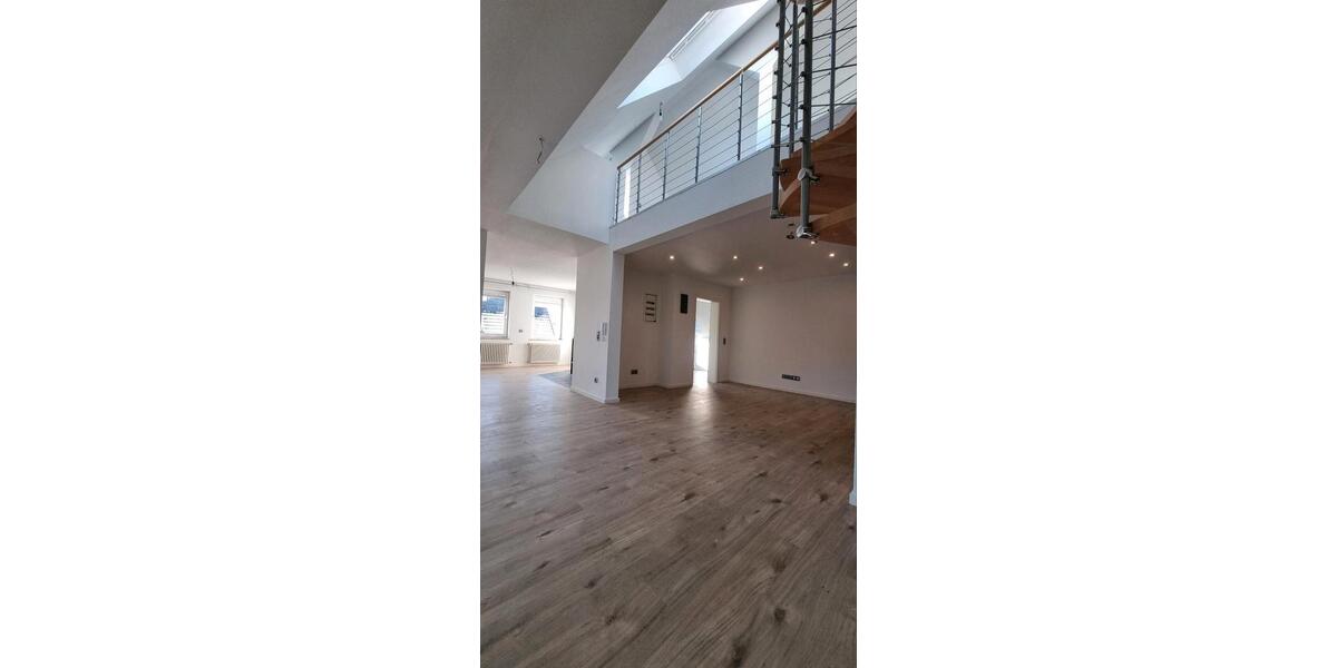 Großzügige 4-5 Zimmer Maisonett Wohnung mit 2 Bädern und Balkon 4 zimmer