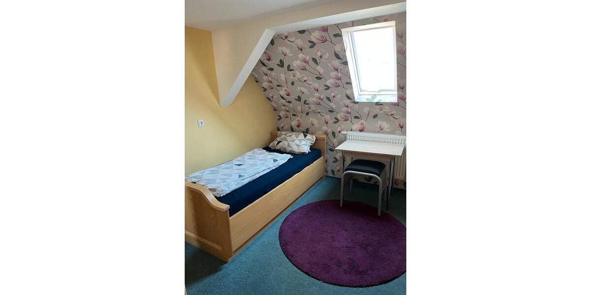 Wohnen auf Zeit Albstadt Gemarkung Onstmettingen - 8 Zimmer, 20 m&sup2;, 20&euro; | Angebot:26251925