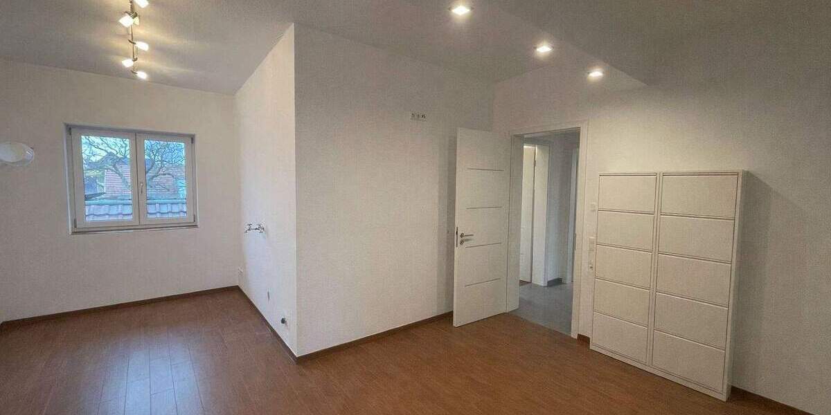 Etagenwohnung Stutensee Blankenloch - 3 Zimmer, 131 m&sup2;, 1.300&euro; | Angebot:24761781
