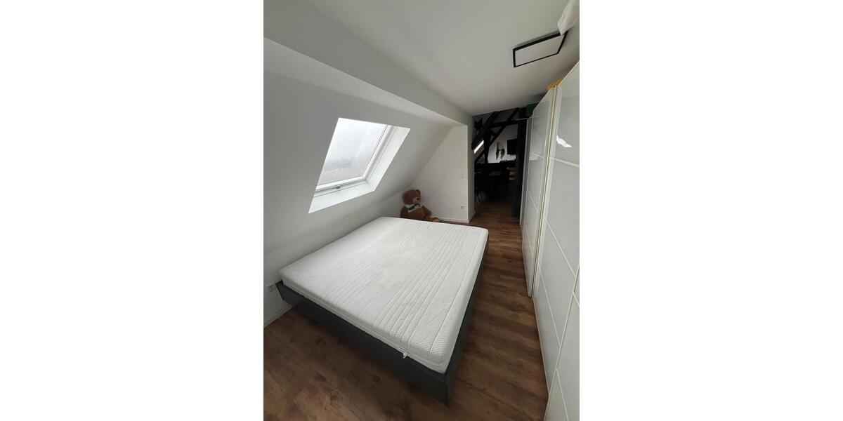 3 Zimmer Wohnung zu vermieten DG möbeliert zimmer