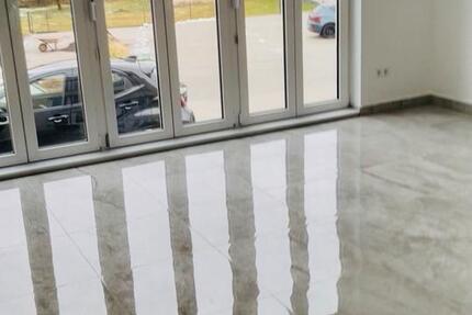 Helle und geräumige Erstbezug 4 Zimmerwohnung mit Terrasse