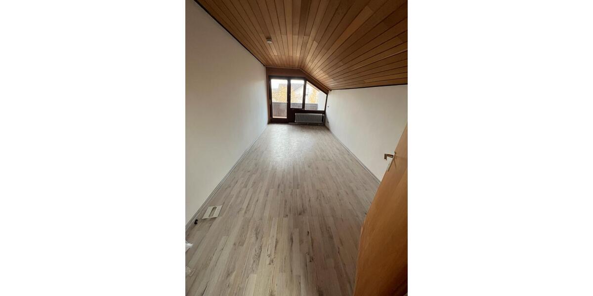 Dachgeschoßwohnung Offenburg - 4 Zimmer, 110 m&sup2;, 1.250&euro; | Angebot:25333085