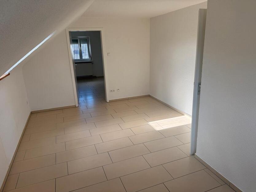 Zu vermieten, 3 Wohnung DG, 58 m2 zimmer