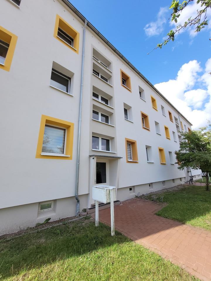 2- Zi. Whg. mit Tageslichtbad, Wohnküche & Laminat