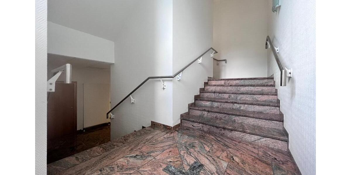 Maisonettenwohnung Neuhaus am Rennweg - 6.5 Zimmer, 270 m&sup2;, 1.198&euro; | Angebot:25842506