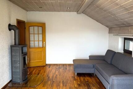 4-Zimmer-Wohnung im 1. Stock mit Balkon & 2 Stellplätzen 4 zimmer