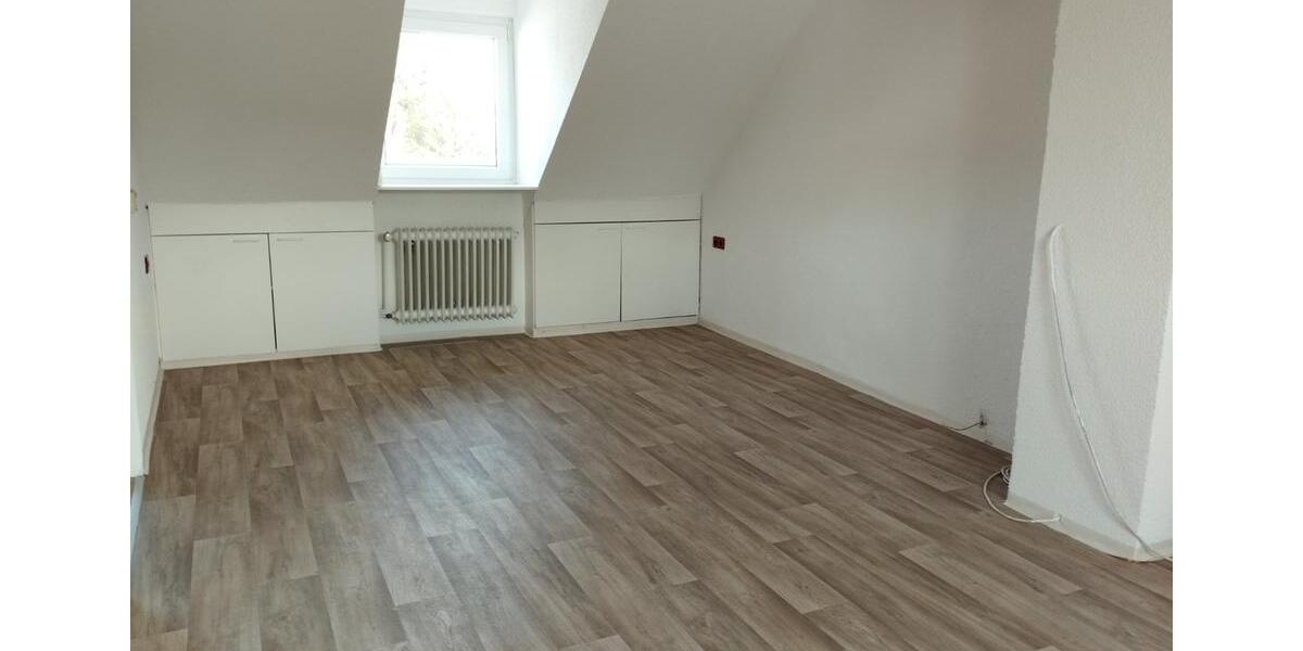 Dachgeschoßwohnung Lage - 3 Zimmer, 77 m&sup2;, 650&euro; | Angebot:25867954