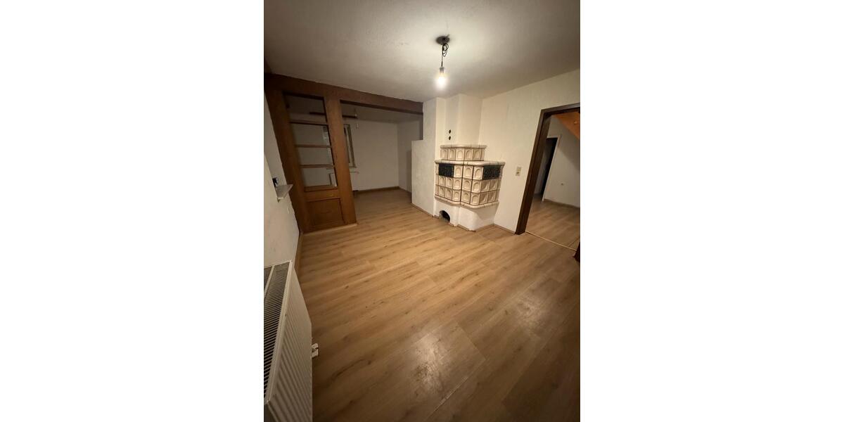 Einfamilienhaus Euerdorf - 6 Zimmer, 200 m&sup2;, 1.250&euro; | Angebot:24840767