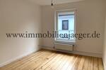 Barmbek-Süd im Hinterhof - modernsierte Altbau-Wohnung im 2.OG - Holzdielen - Duschbad - ab sofort