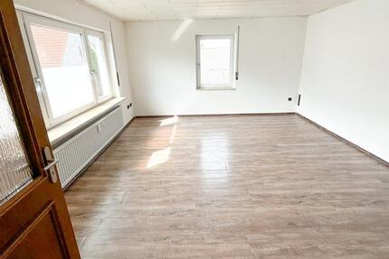 Wohnung Pyrbaum - 5 Zimmer, 123 m&sup2;, 990&euro; | Angebot:25859935