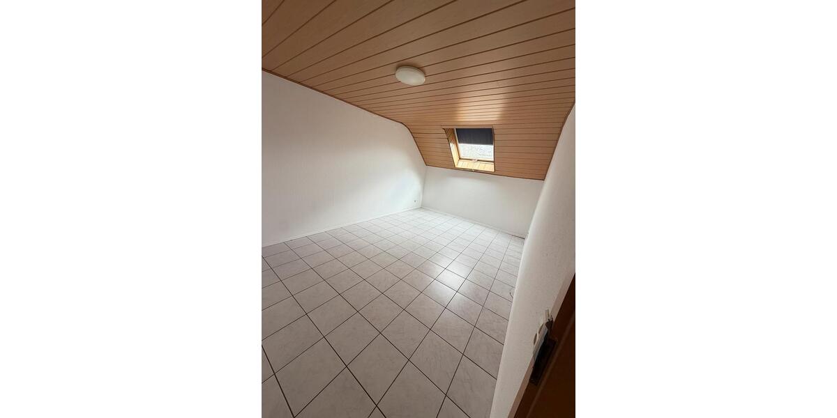 Dachgeschoßwohnung Rastatt - 4 Zimmer, 140 m&sup2;, 1.550&euro; | Angebot:26535960