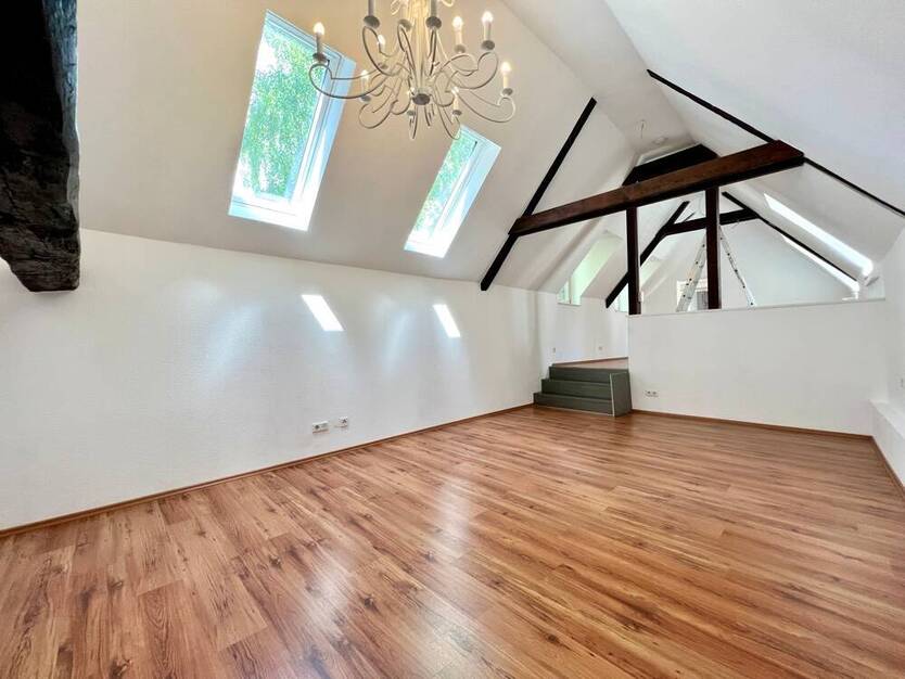 +++ Außergewöhnliche DreiZimmerwohnung in der Altstadt +++