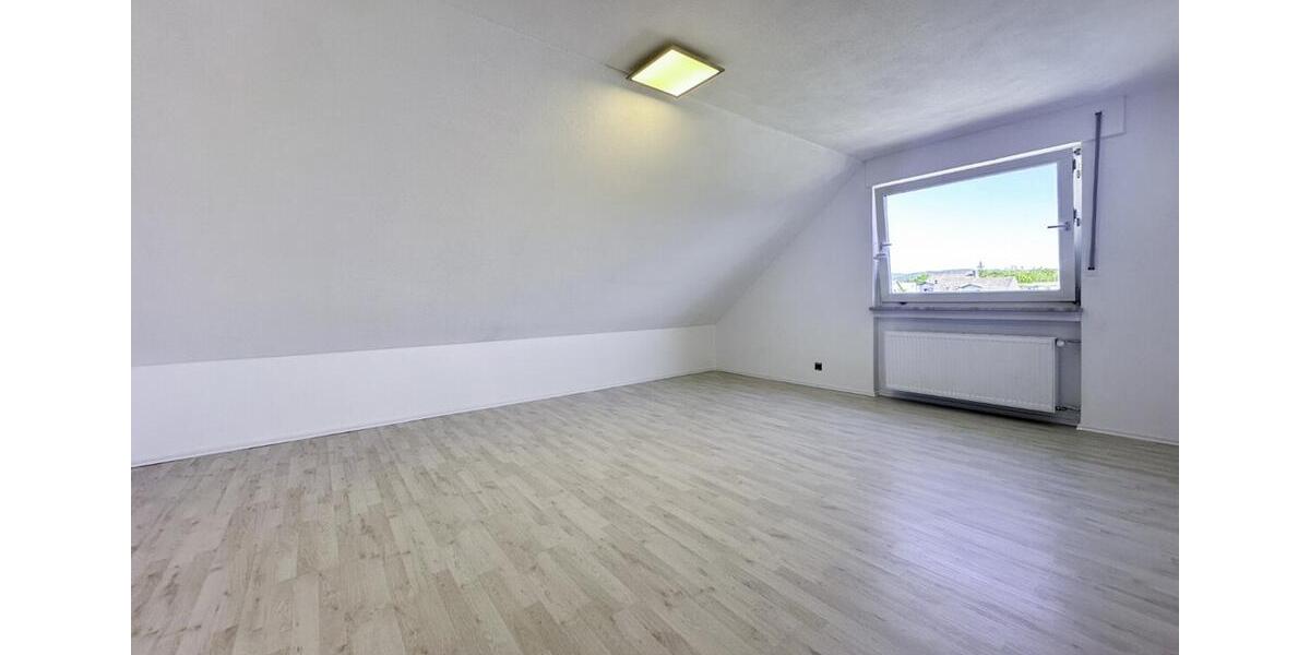 Dachgeschoßwohnung Wittlich - 3 Zimmer, 87 m&sup2;, 950&euro; | Angebot:26660900