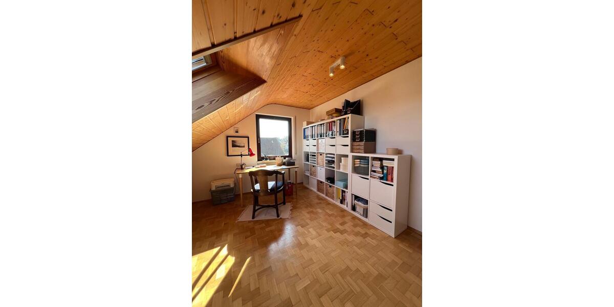 Dachgeschoßwohnung Höchberg - 3 Zimmer, 78 m&sup2;, 850&euro; | Angebot:25881492