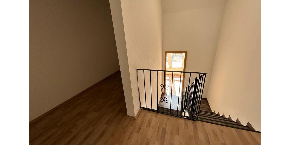 Maisonettenwohnung Hohenstein-Ernstthal Ernstthal - 3 Zimmer, 107 m&sup2;, 800&euro; | Angebot:26578298