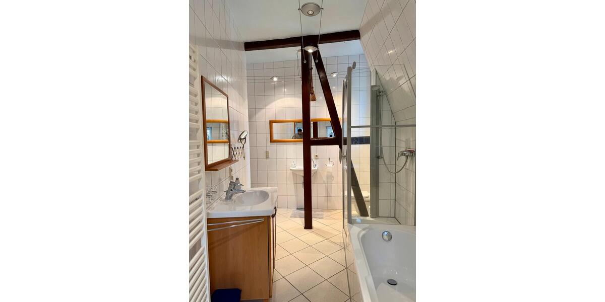 Wohnen auf Zeit Wetzlar - 3 Zimmer, 105 m&sup2;, 70&euro; | Angebot:24756406