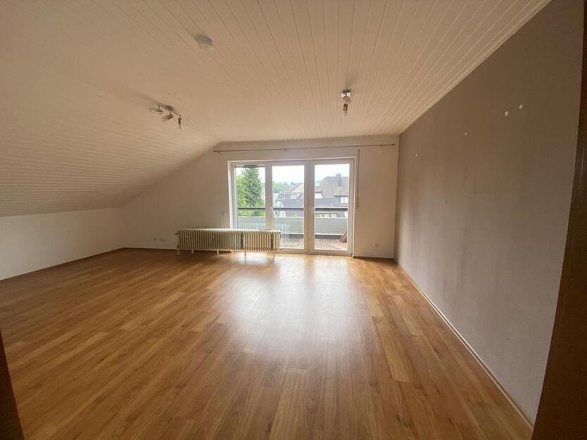 Stadtzentrale 3,5 Zimmer Dachgeschoßwohnung mit Balkon