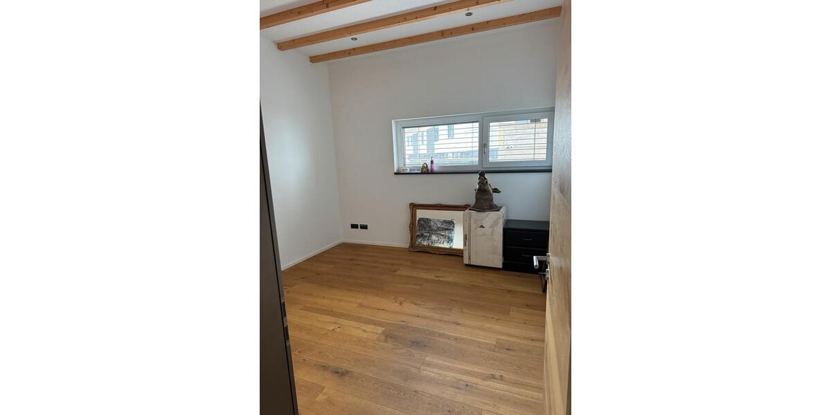 Etagenwohnung Kleines Wiesental - 4 Zimmer, 180 m&sup2;, 1.800&euro; | Angebot:25963190