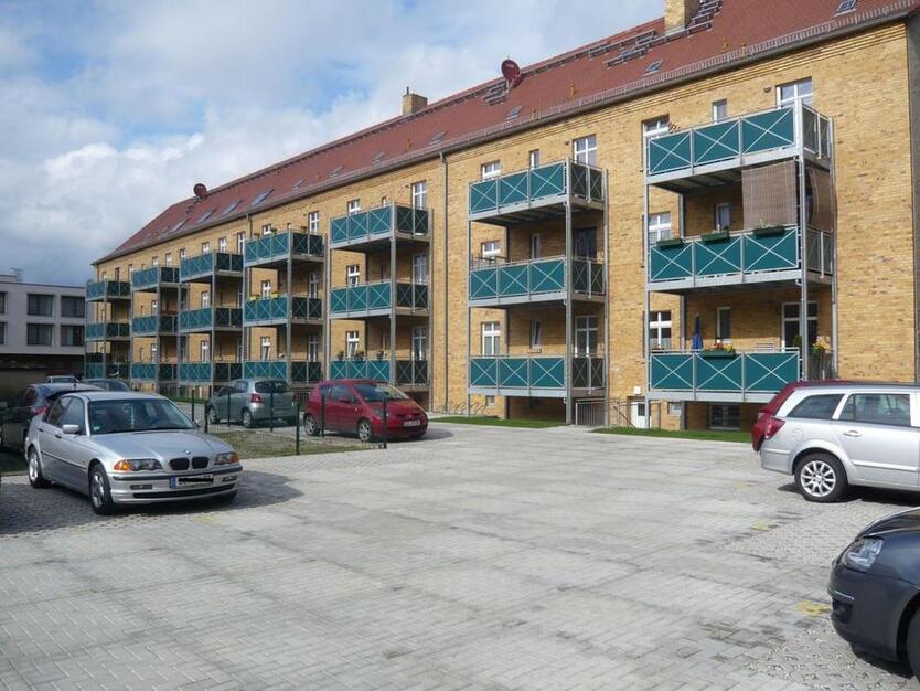 2 Zimmer mit 8 m² Balkon!!, Bad mit Sitzdusche zimmer