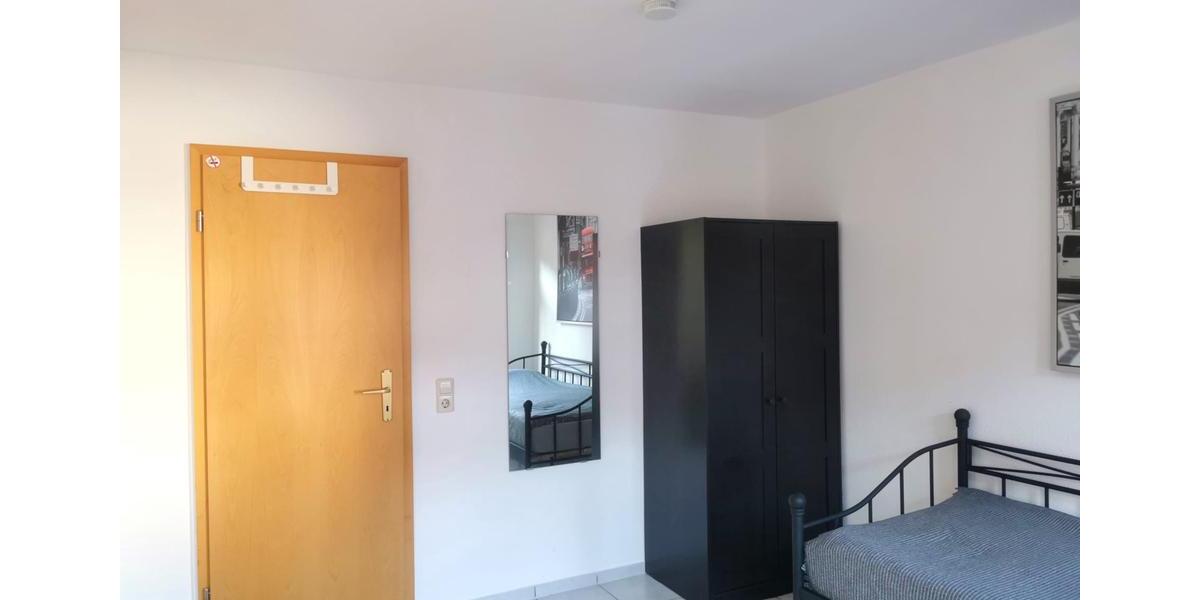 Möbliertes WG-Gästezimmer mit WLAN, Küche, Bad & Waschmaschine 1 zimmer