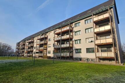 Ruhige und schön ausgestattete 3- Zimmerwohnung inkl. Tageslichtbad mit Dusche + Balkon + Laminat zimmer