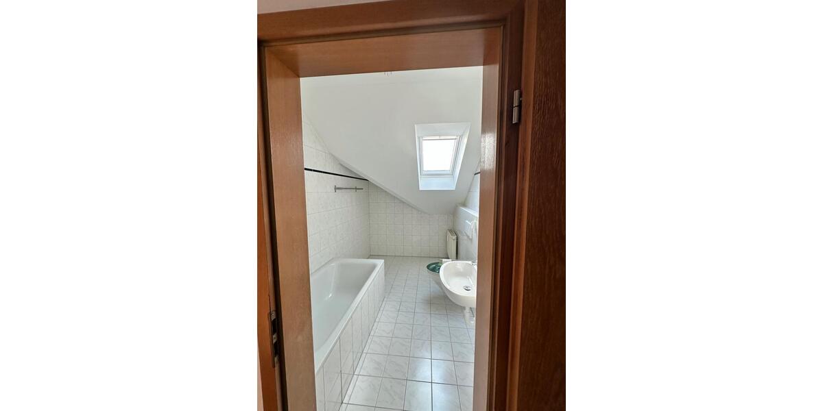 Dachgeschoßwohnung Meitingen - 3 Zimmer, 79 m&sup2;, 1.200&euro; | Angebot:24510991