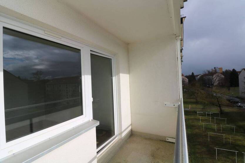 Schaumparty im modernen Wannenbad...helle 3-RW mit Wanne u. Balkon!!!