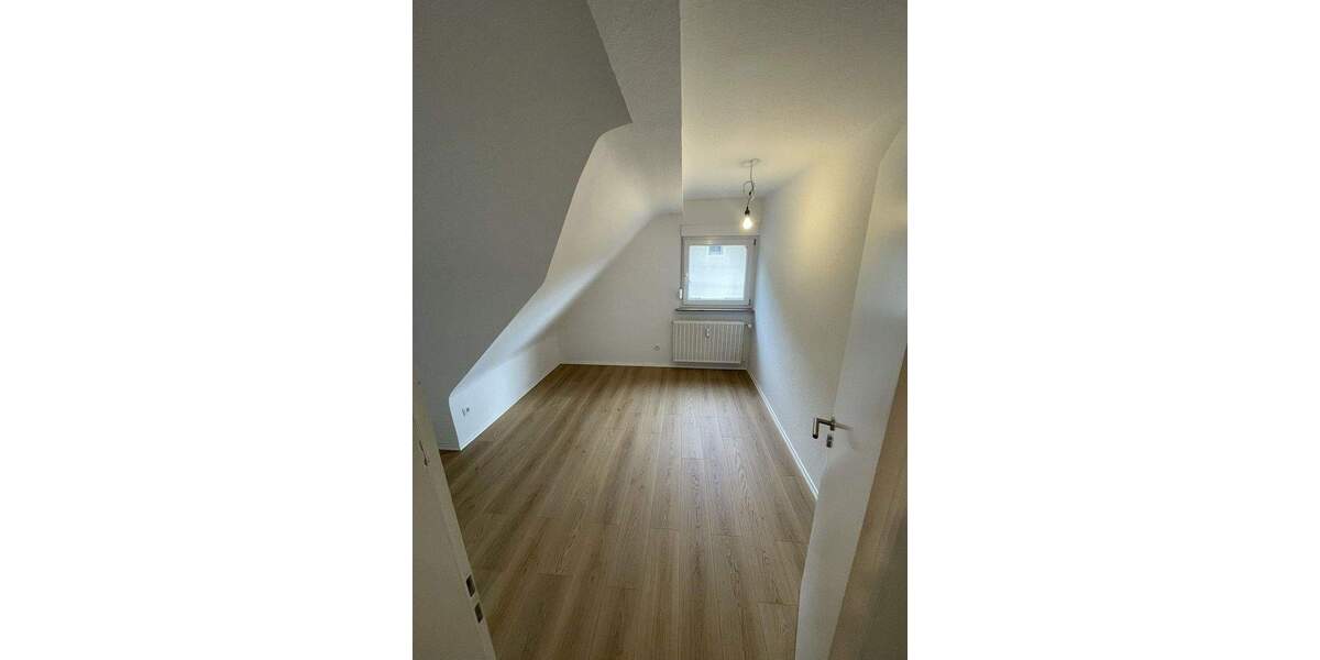 4-Zimmer Dachgeschosswohnung vollständig saniert 4 zimmer