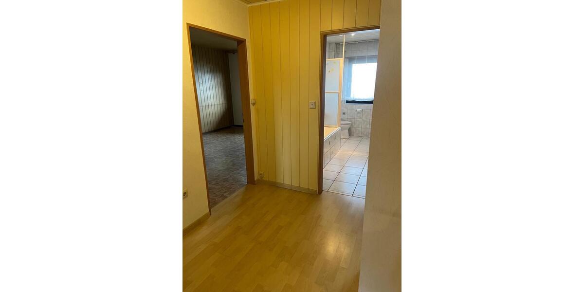 Etagenwohnung Mannheim Sandhofen - 3 Zimmer, 86 m&sup2;, 1.250&euro; | Angebot:26211103