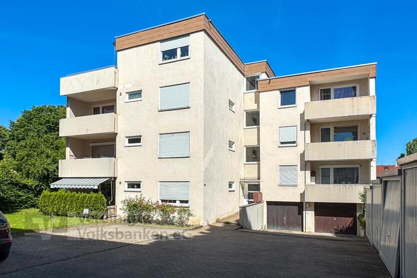 3,5 Zimmerwohnung mit EBK - Balkon und Garage