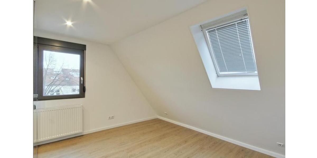 Stilvoll sanierte, vollmöblierte freistehende Stadtvilla+ Garten 8 zimmer