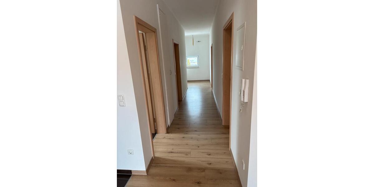 Dachgeschoßwohnung Schöllnach - 3 Zimmer, 78 m&sup2;, 650&euro; | Angebot:25971858