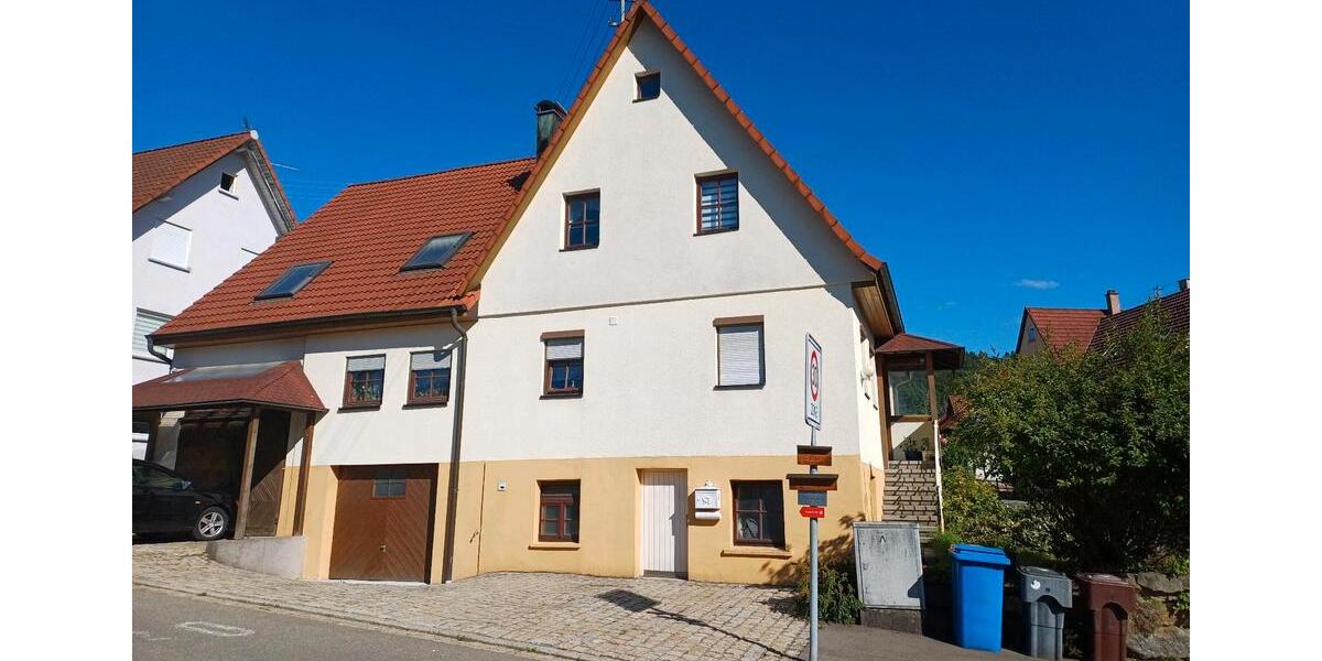 Dachgeschoßwohnung Epfendorf - 4 Zimmer, 100 m&sup2;, 900&euro; | Angebot:24841671