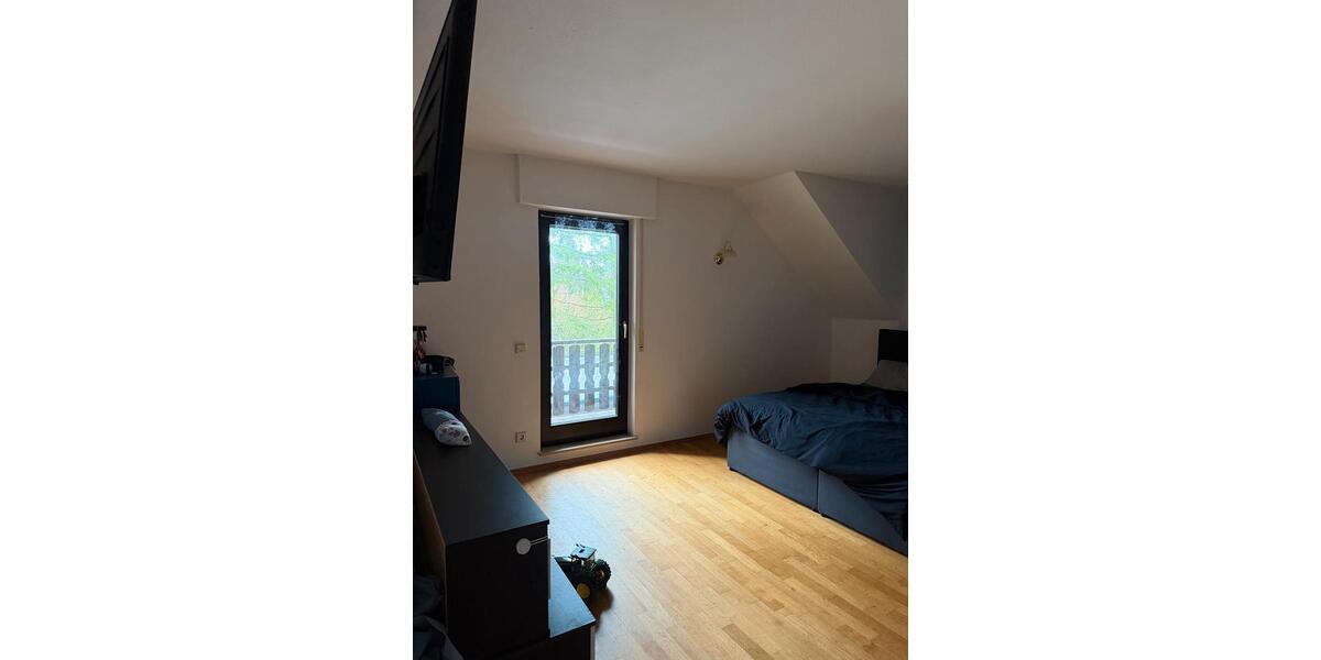Etagenwohnung Hennef (Sieg) - 3 Zimmer, 92 m&sup2;, 1.250&euro; | Angebot:25935304