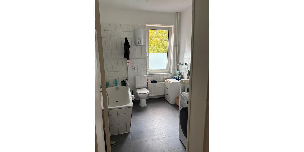 3er-WG | großes, helles Zimmer | Altbau | Holzdielen | ab Dez. 1 zimmer