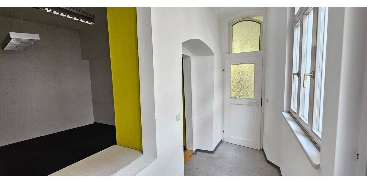 Gewerbeobjekt Amberg - 5 Zimmer, 274 m&sup2;, 3.700&euro; | Angebot:25665004