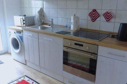 MÖBLIERT WOHNEN IN GOSTENHOF - Heimelige 2-Zi.-Wohnung (saniert, 2. OG) mit neuer Einbauküche, Wannenbad und Balkon nähe Jamnitzerplatz. 2 zimmer