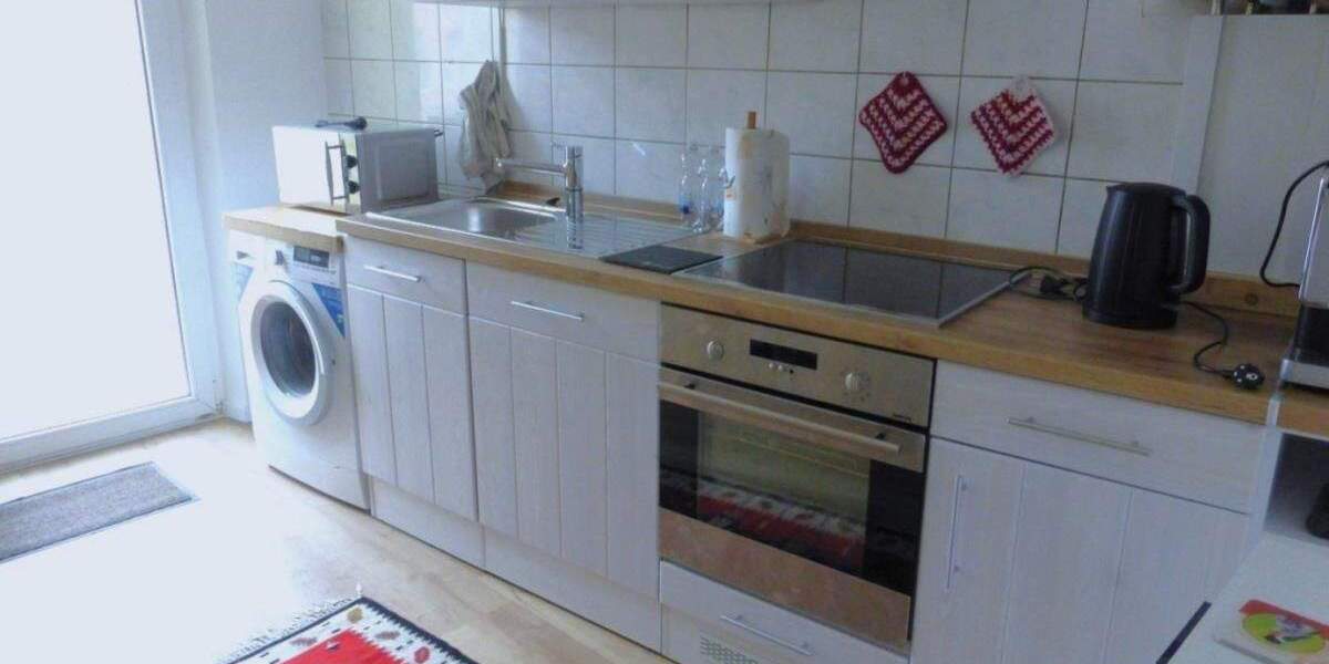 MÖBLIERT WOHNEN IN GOSTENHOF - Heimelige 2-Zi.-Wohnung (saniert, 2. OG) mit neuer Einbauküche, Wannenbad und Balkon nähe Jamnitzerplatz. 2 zimmer