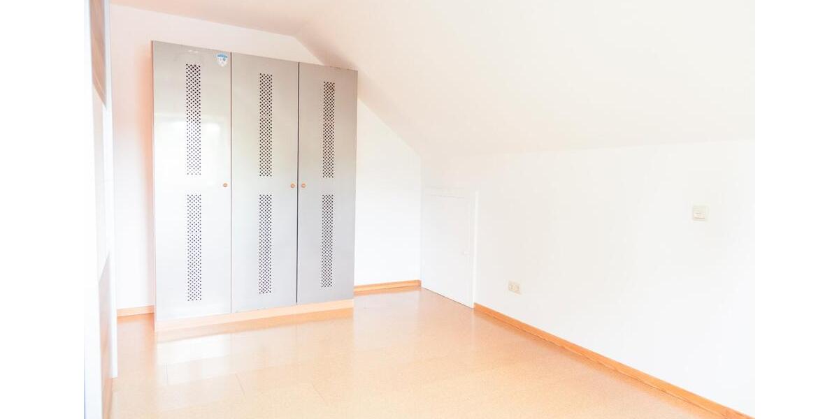 Dachgeschoßwohnung Staufenberg - 3 Zimmer, 96 m&sup2;, 950&euro; | Angebot:26395144